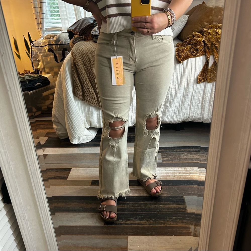 Risen Distressed Beige Jeans